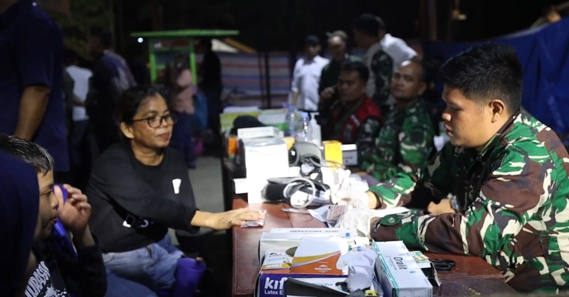 Malam Tahun Baru di Posko Pengungsian Batu Hula Meriah: Warga Cek Kesehatan, Anak-anak Dapat Mainan