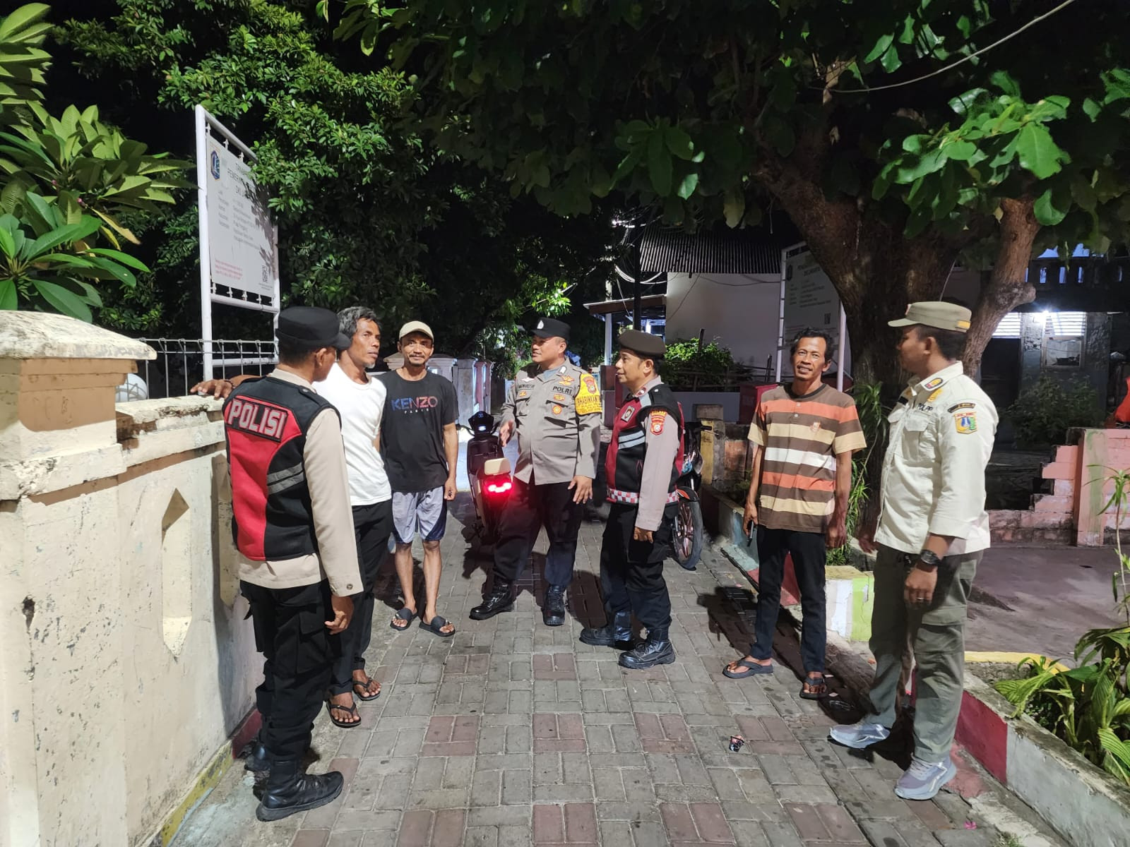 Patroli Malam Gabungan Polsek Kepulauan Seribu Utara, Cegah Tawuran dan Kejahatan Jalanan