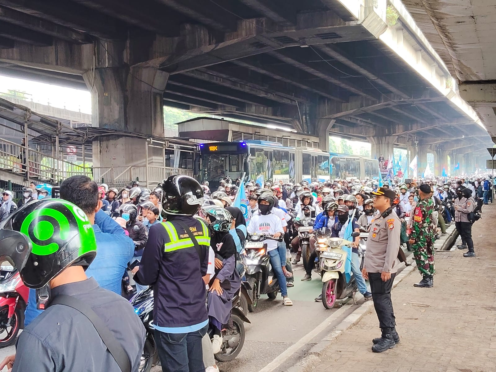Ribuan Buruh Lintasi Kelapa Gading saat May Day 2026, Polisi Pastikan Situasi Aman dan Kondusif
