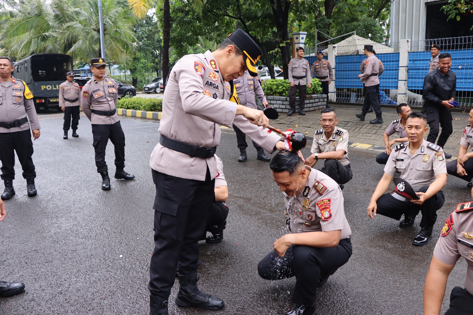 Kapolres Kepulauan Seribu Pimpin Upacara Kenaikan Pangkat 27 Personel