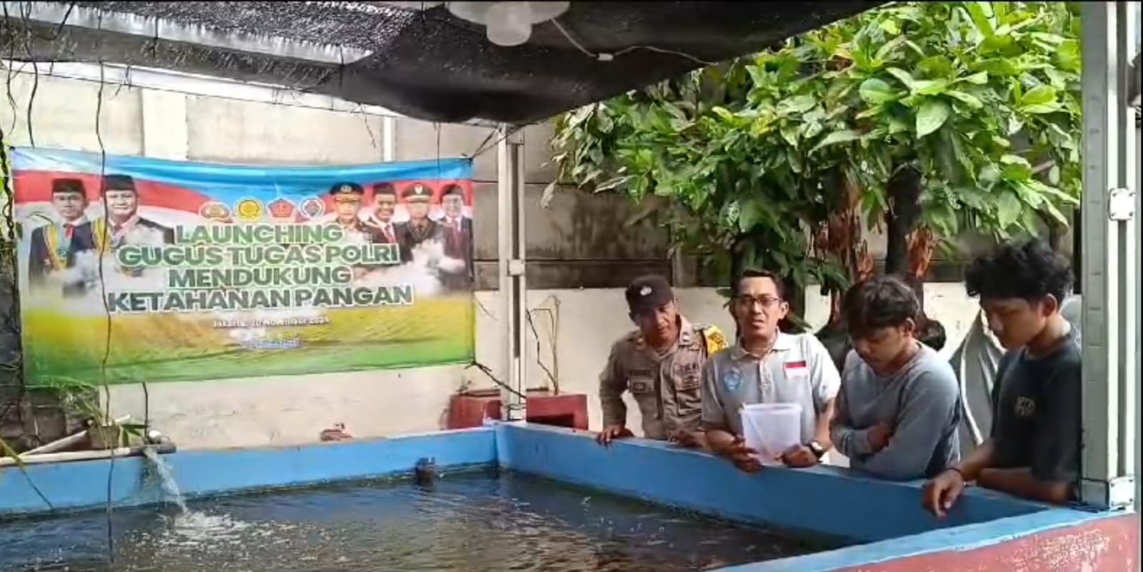 Bhabinkamtibmas Lakukan Pendampingan Kepada Petani Ikan Untuk Ketahanan Pangan