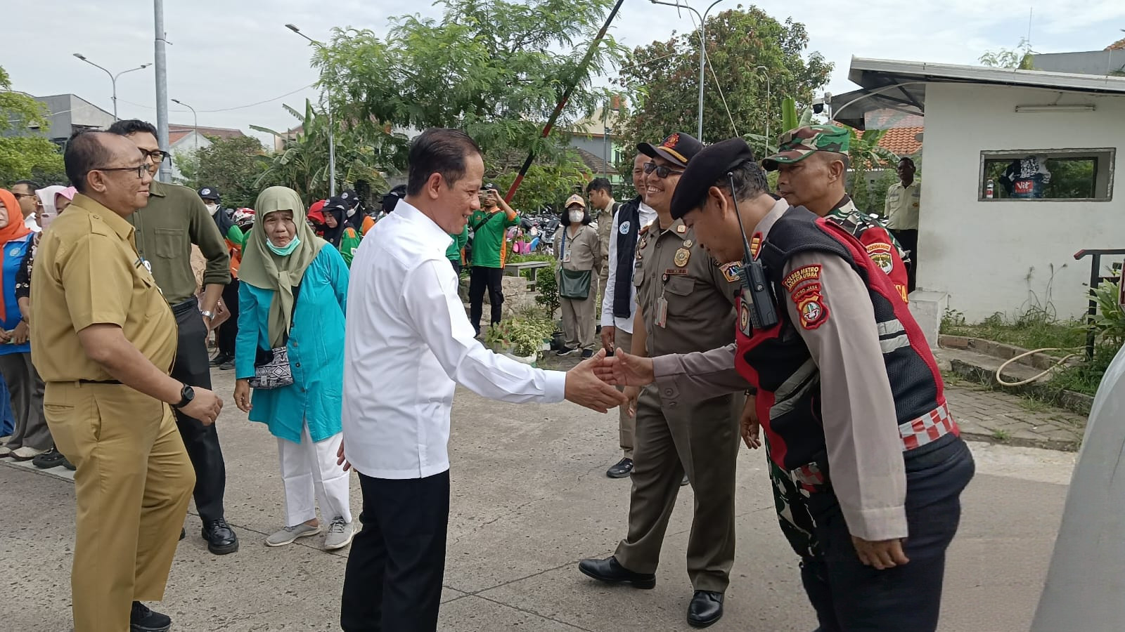 Kick Off Pilah Sampah di Rorotan, Kapolsek Pastikan Kegiatan Aman dan Didukung Penuh