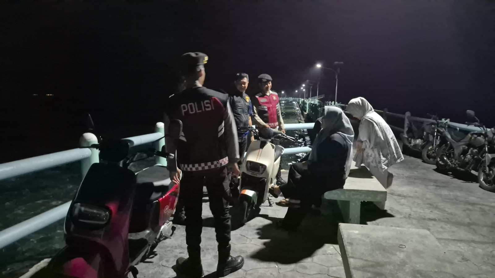 Patroli Malam Jakarta On The Spot, Polsek Kepulauan Seribu Selatan Perkuat Komunikasi Kamtibmas Lewat Sosialisasi Layanan Polisi 110