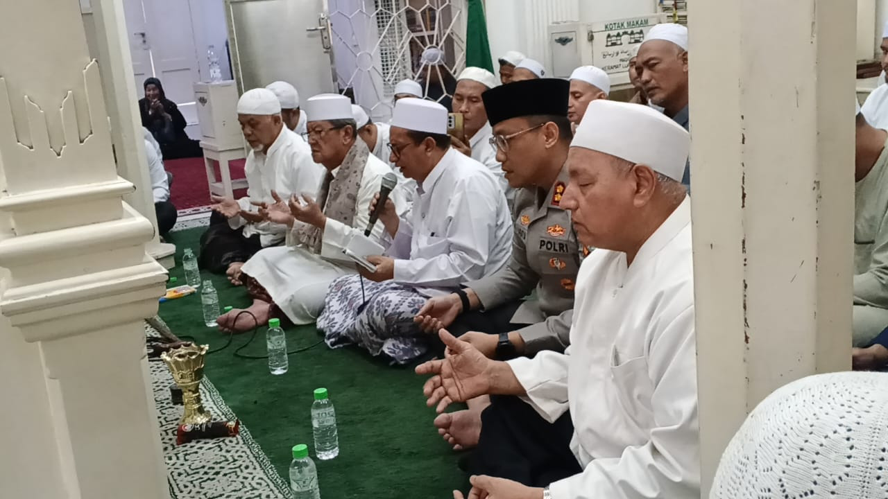Jelang Ramadan, Polsek Penjaringan Hadiri Ziarah dan Munggahan di Masjid Keramat Luar Batang