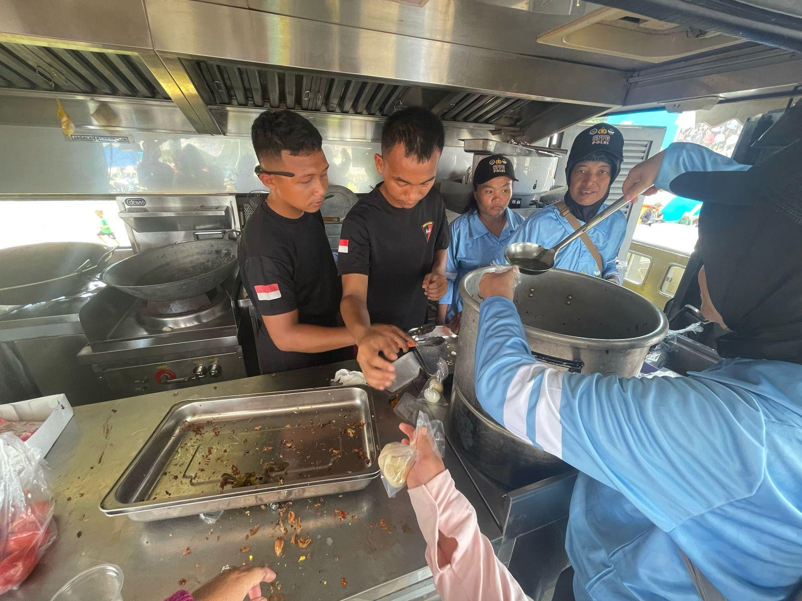 SPPG Cipinang Tuai Apresiasi di Hari Bhayangkara ke-79: Suguhkan Makanan Bergizi Gratis dan Libatkan Relawan