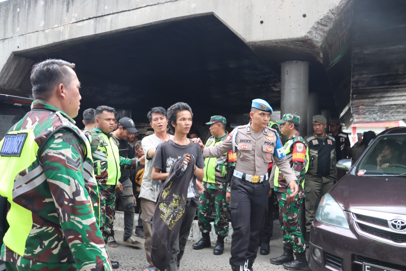 Kapolres Bogor Pimpin Razia Gabungan Anti Premanisme, Puluhan Preman Diamankan