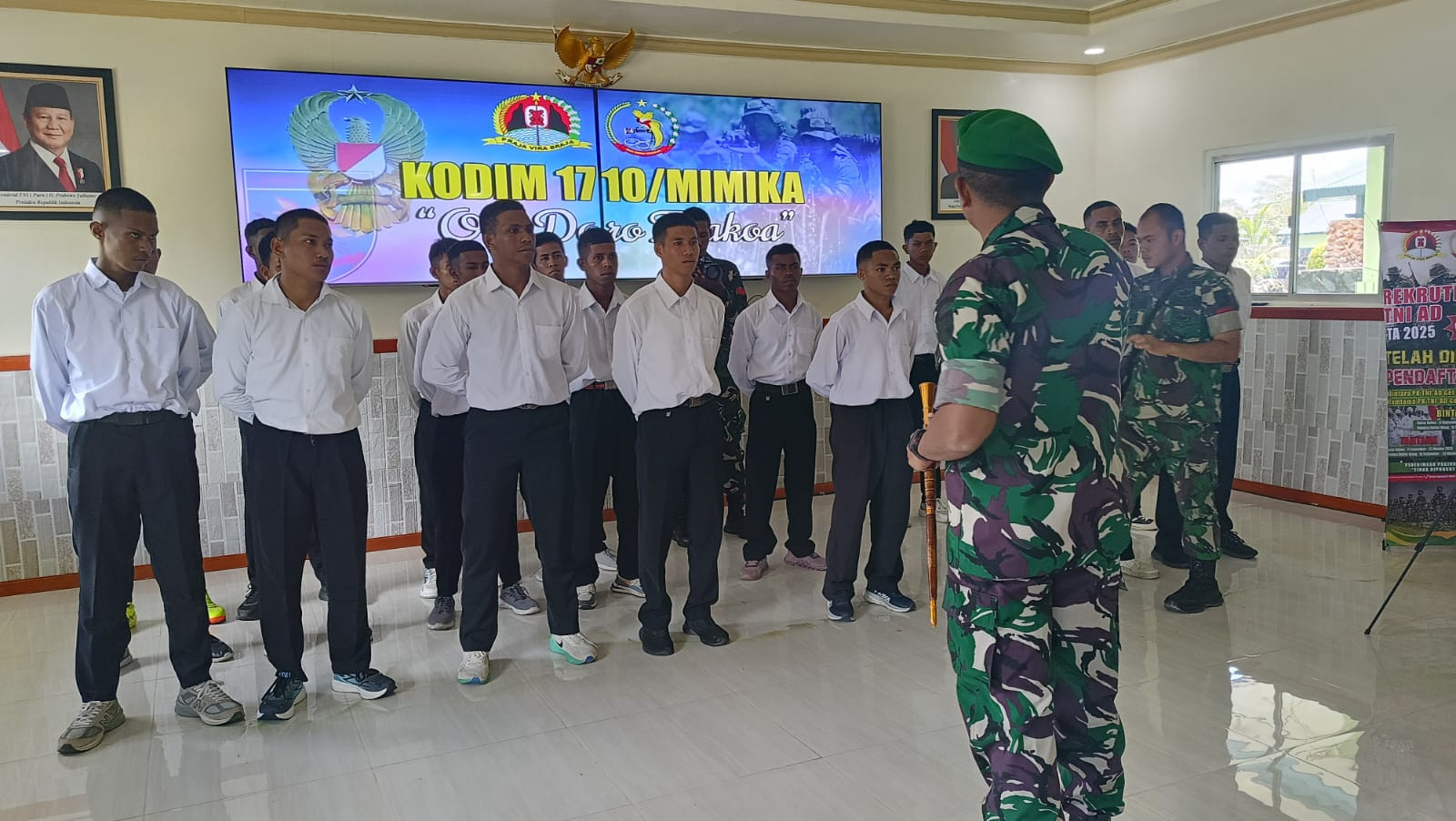 Dandim 1710/Mimika Beri Pengarahan Kepada Pendaftar Rekrutmen Calon Prajurit TNI AD TA 2025