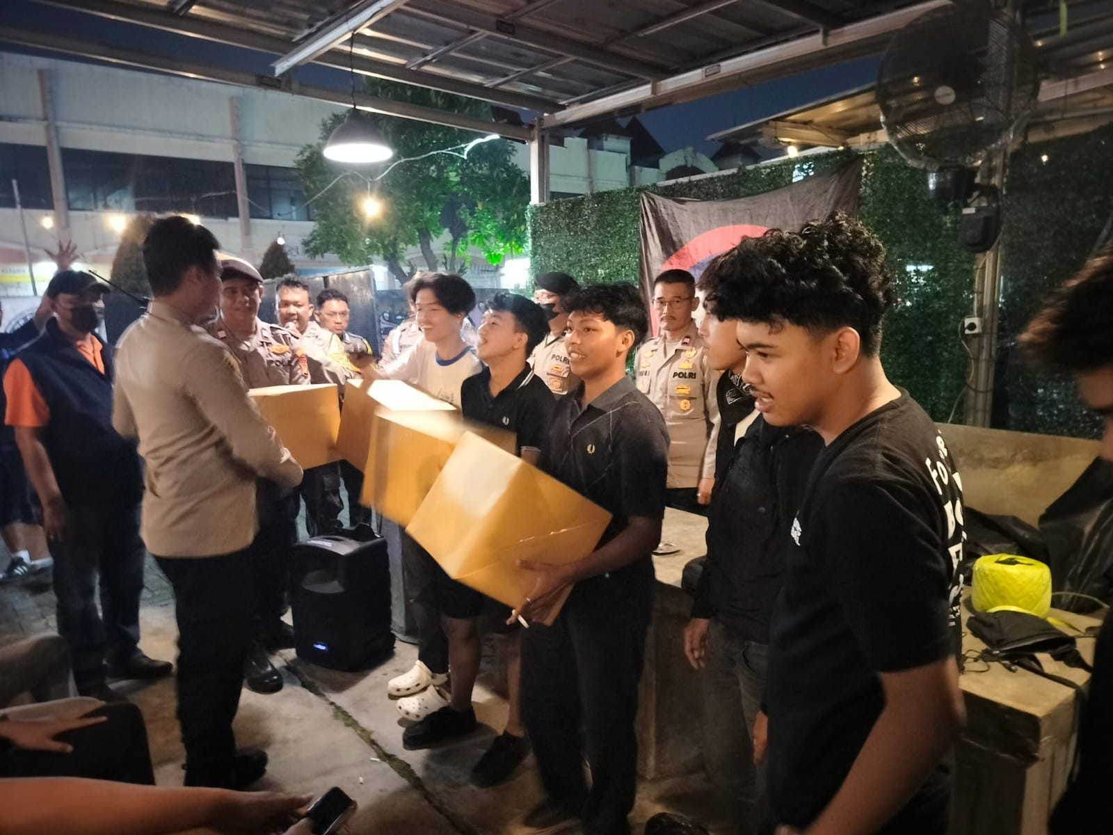 Polsek Medansatria Amankan Nobar Persib, Perayaan Juara Berjalan Aman dan Tertib