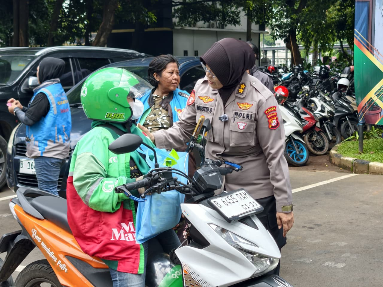 Jum’at Peduli Kartini Polda Metro Jaya, Wujud Kepedulian untuk Ojol Perempuan