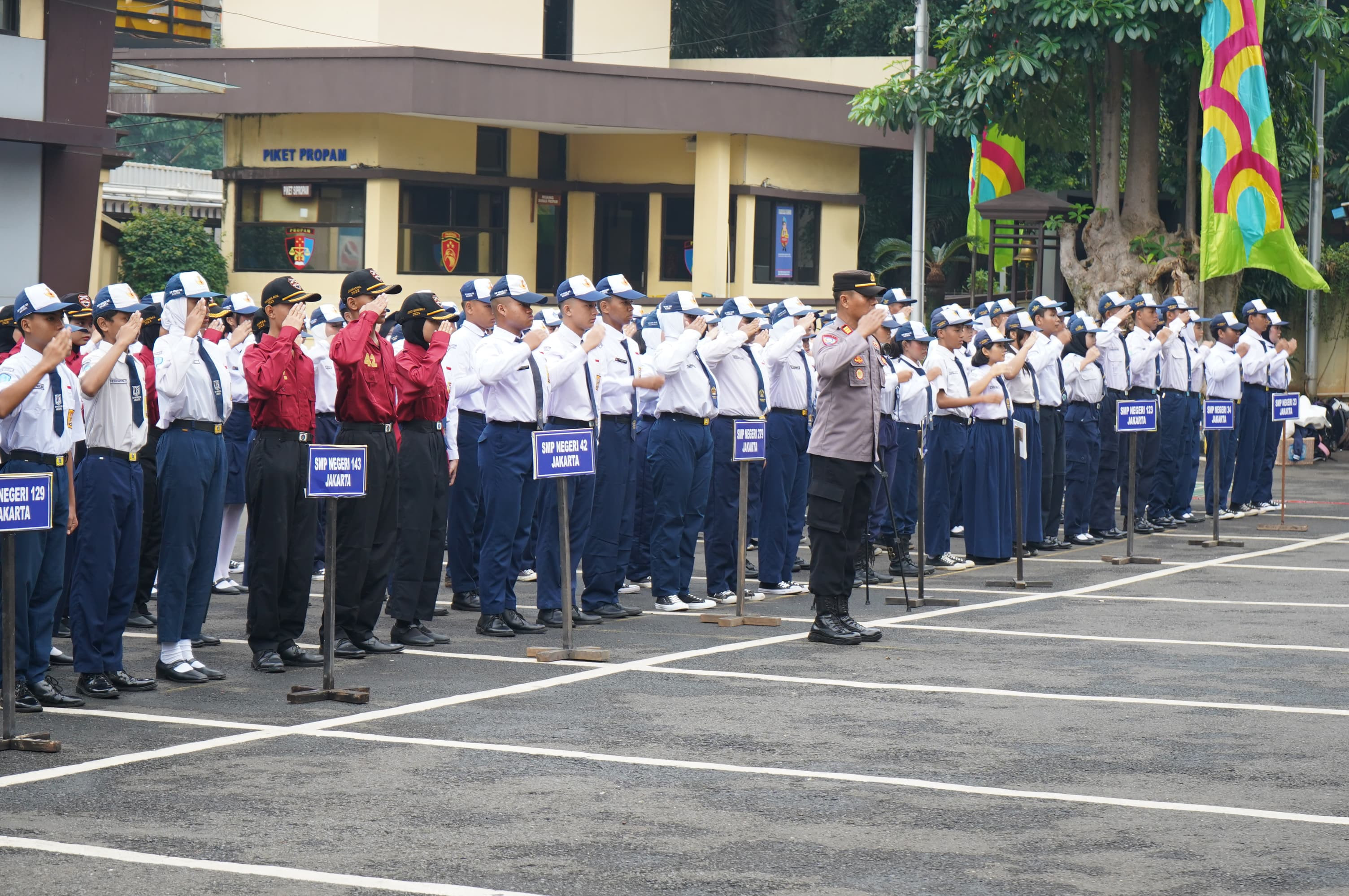 Sambut Hari Bhayangkara ke-79, Polres Metro Jakarta Utara Gelar Lomba Baris-Berbaris untuk Pelajar SMP
