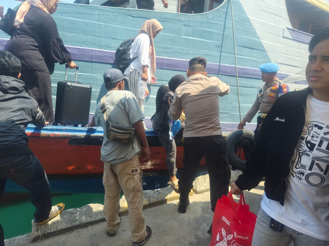 Polres Kepulauan Seribu Perkuat Pengamanan Dermaga, Berikan Pelayanan Humanis dan Sosialisasikan Layanan Polisi 110