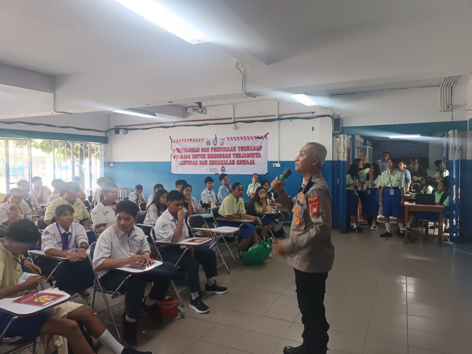 Polsek Koja Gelar Penyuluhan di SMK Strada III: Cegah Tawuran dan Kenakalan Remaja