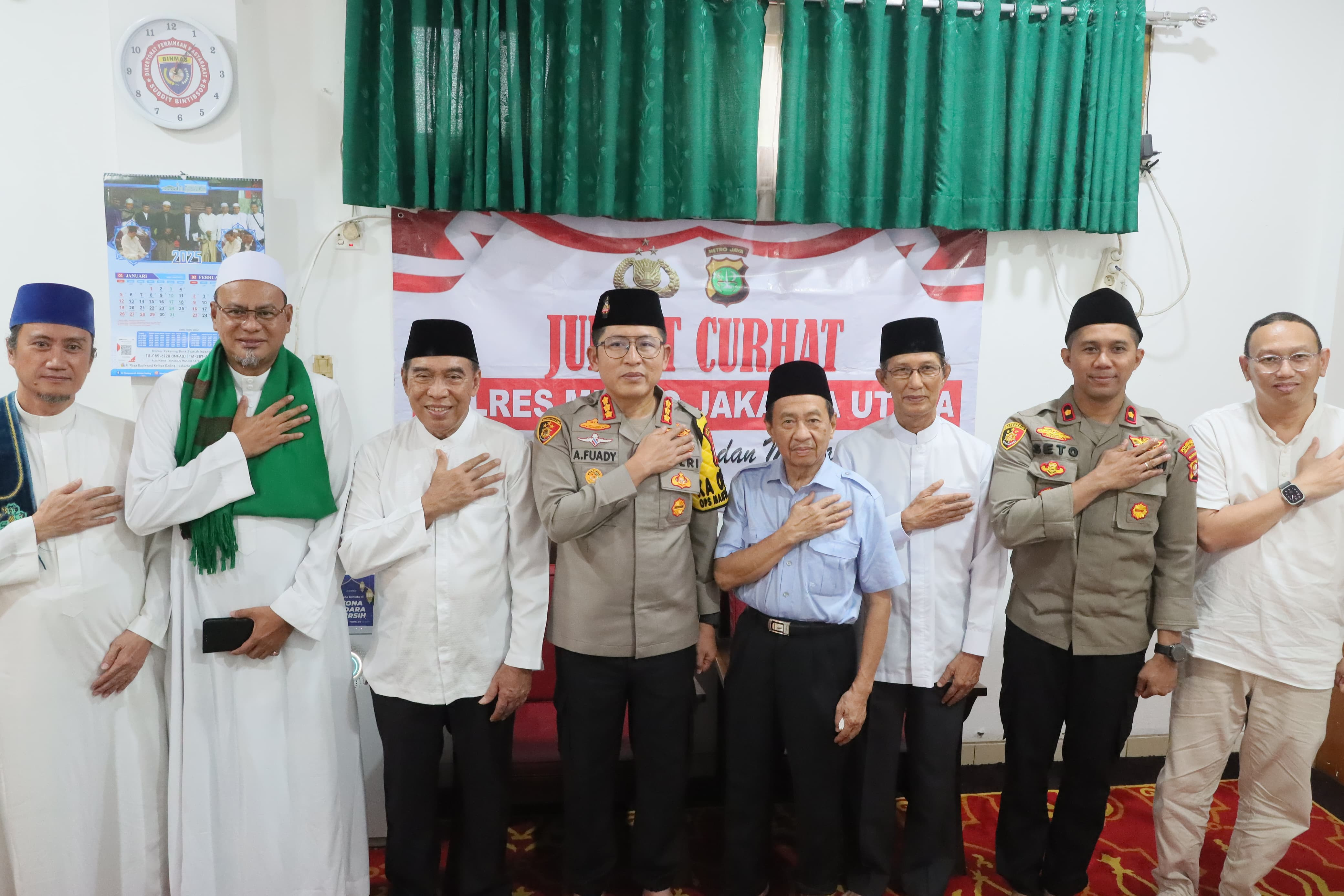 Kapolres Metro Jakarta Utara Imam Sholat Jumat, Ribuan Jamaah Padati Masjid Al Musyawarah Kelapa Gading