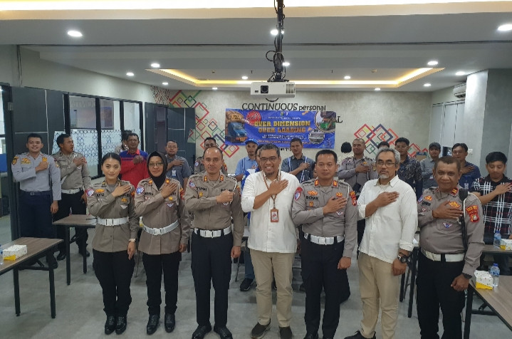 Kasat Lantas Polres Metro Bekasi Kota Sosialisasikan Zero Over Dimension dan Over Loading di PT Inti Pantja Press Industri