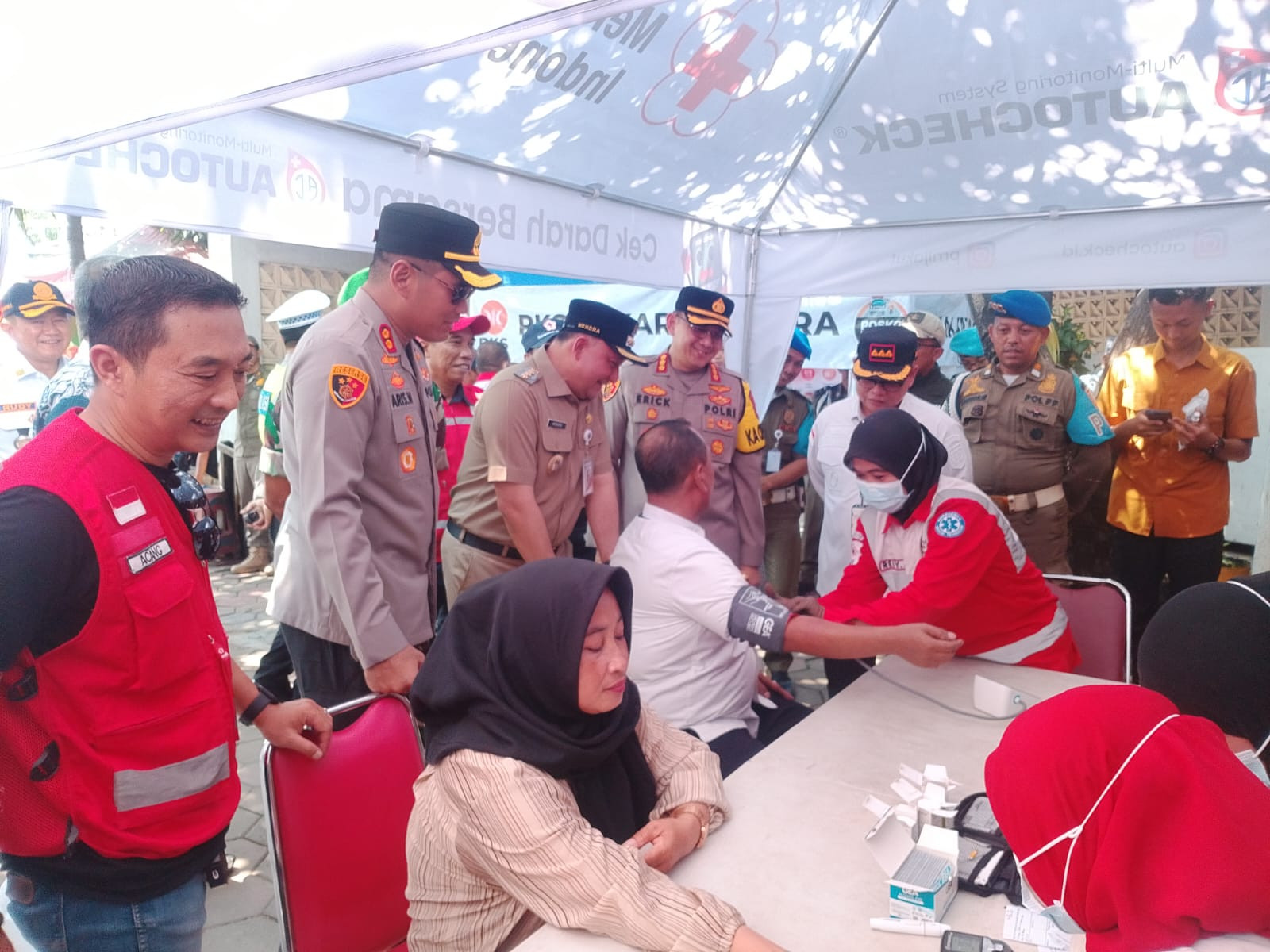 Polres Metro Jakut dan Forkopimko Gelar Tes Urine & Kesehatan Gratis bagi Sopir Bus di Terminal Tanjung Priok