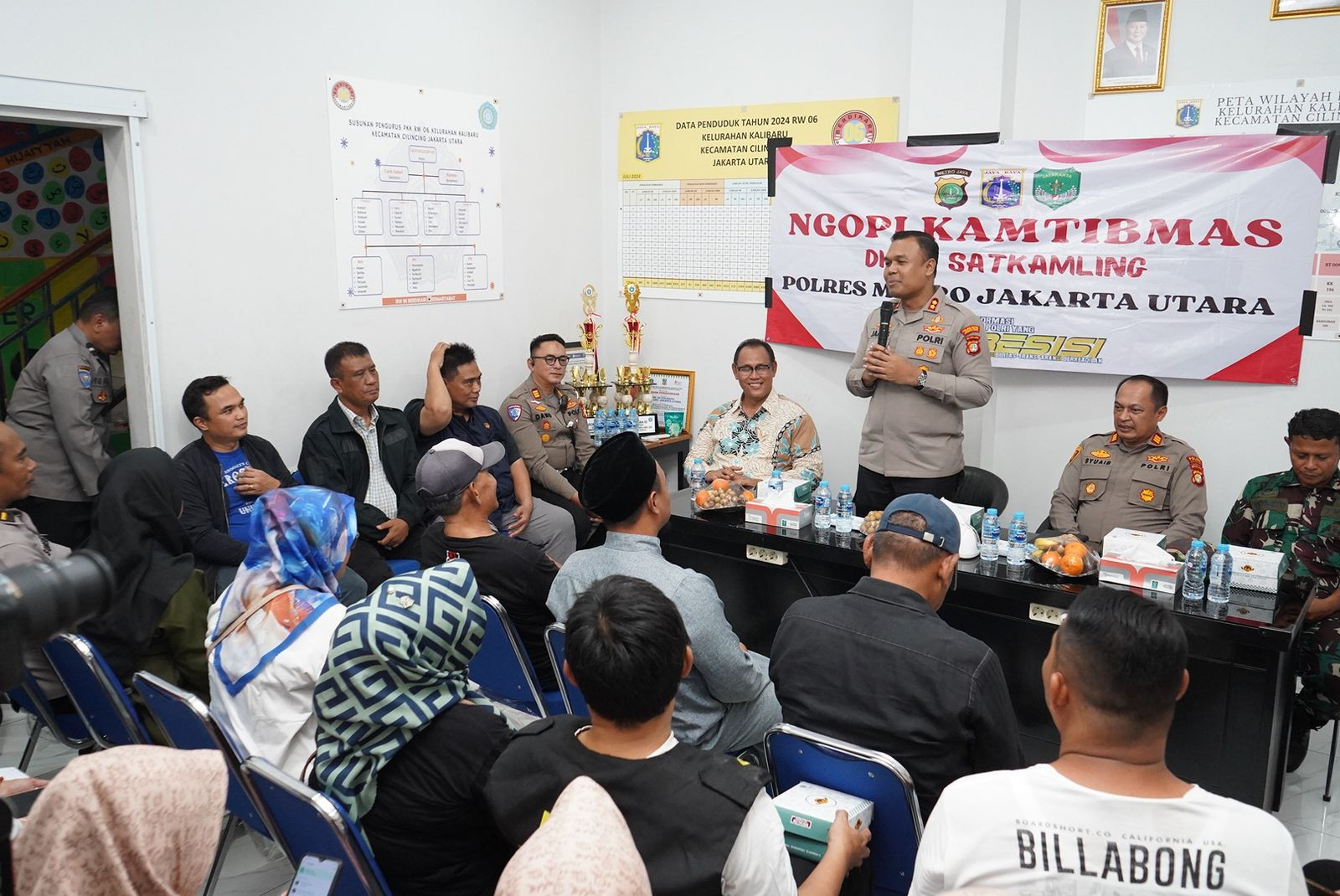 Wakapolres Metro Jakarta Utara Sapa Warga Kalibaru Lewat Program "Ngopi Kamtibmas"