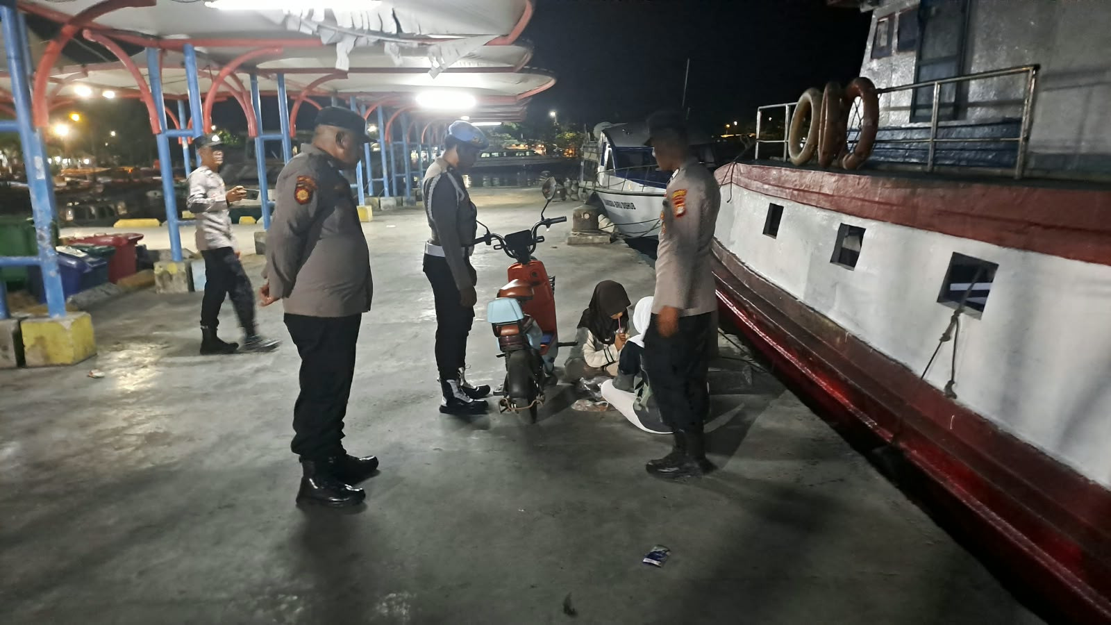 Layanan Polisi 110 Disosialisasikan dalam Patroli Malam, Polsek Kepulauan Seribu Utara Perkuat Keamanan Wilayah