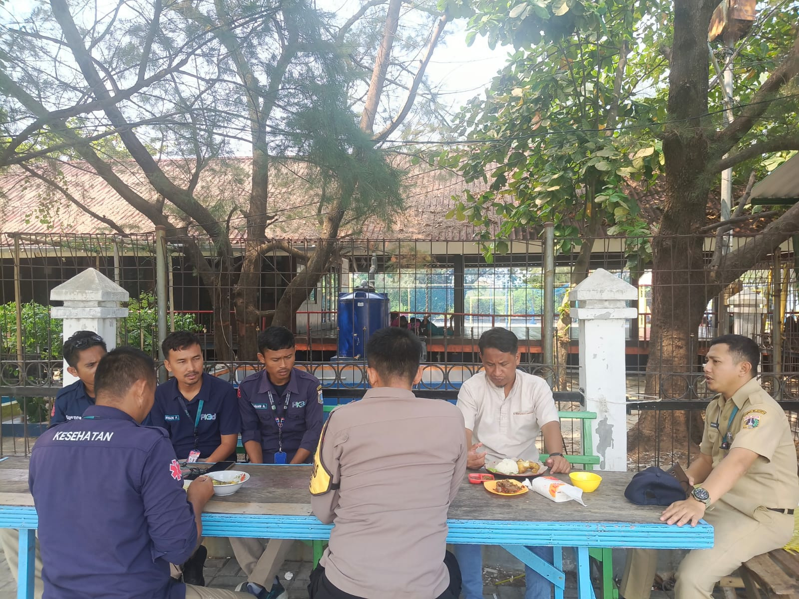 Jakarta On The Spot di Pulau Kelapa, Bhabinkamtibmas Ajak Warga Manfaatkan Layanan Polri 110