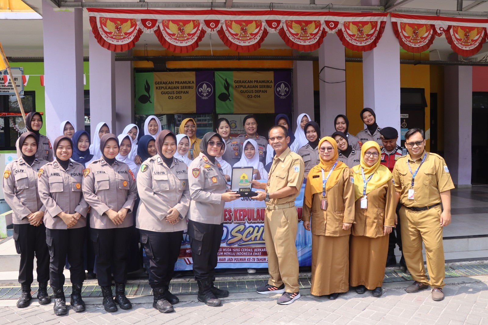 Polwan Goes To School, Polres Kepulauan Seribu Edukasi Pelajar Di Pulau Pari Dalam Rangka Hut Polwan Ke-78