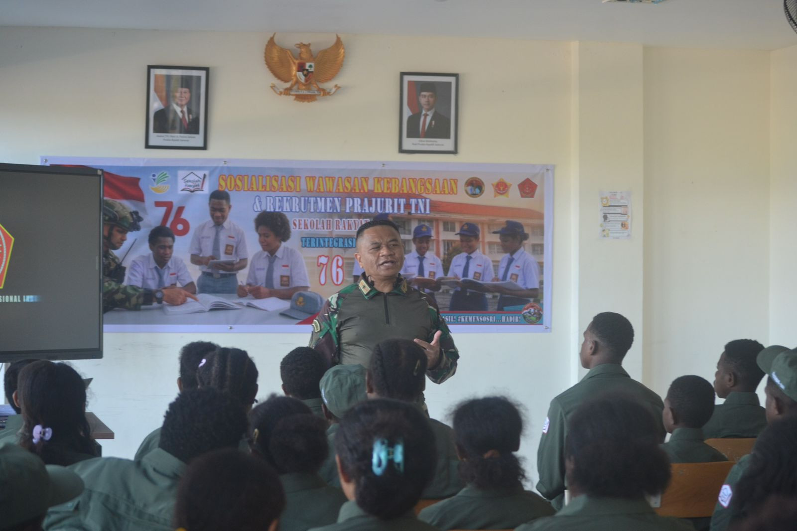 TNI Tanamkan Wawasan Kebangsaan Melalui Program Papua Pintar