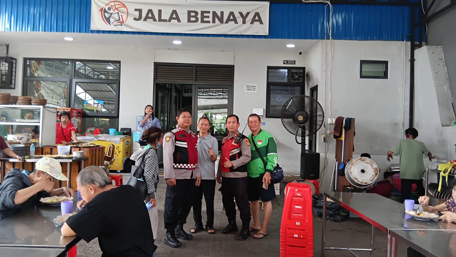 Polsek Metro Penjaringan Gelar Jum’at Peduli, Kapolsek: Wujud Kepedulian Polri Hadir di Tengah Masyarakat