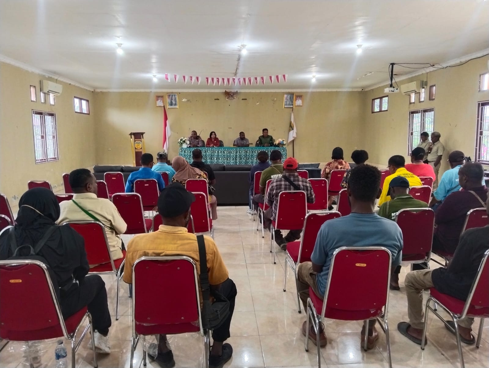 Perkokoh Sinergitas, Danramil Kuala Kencana Hadiri Tatap Muka Bersama Pejabat Distrik