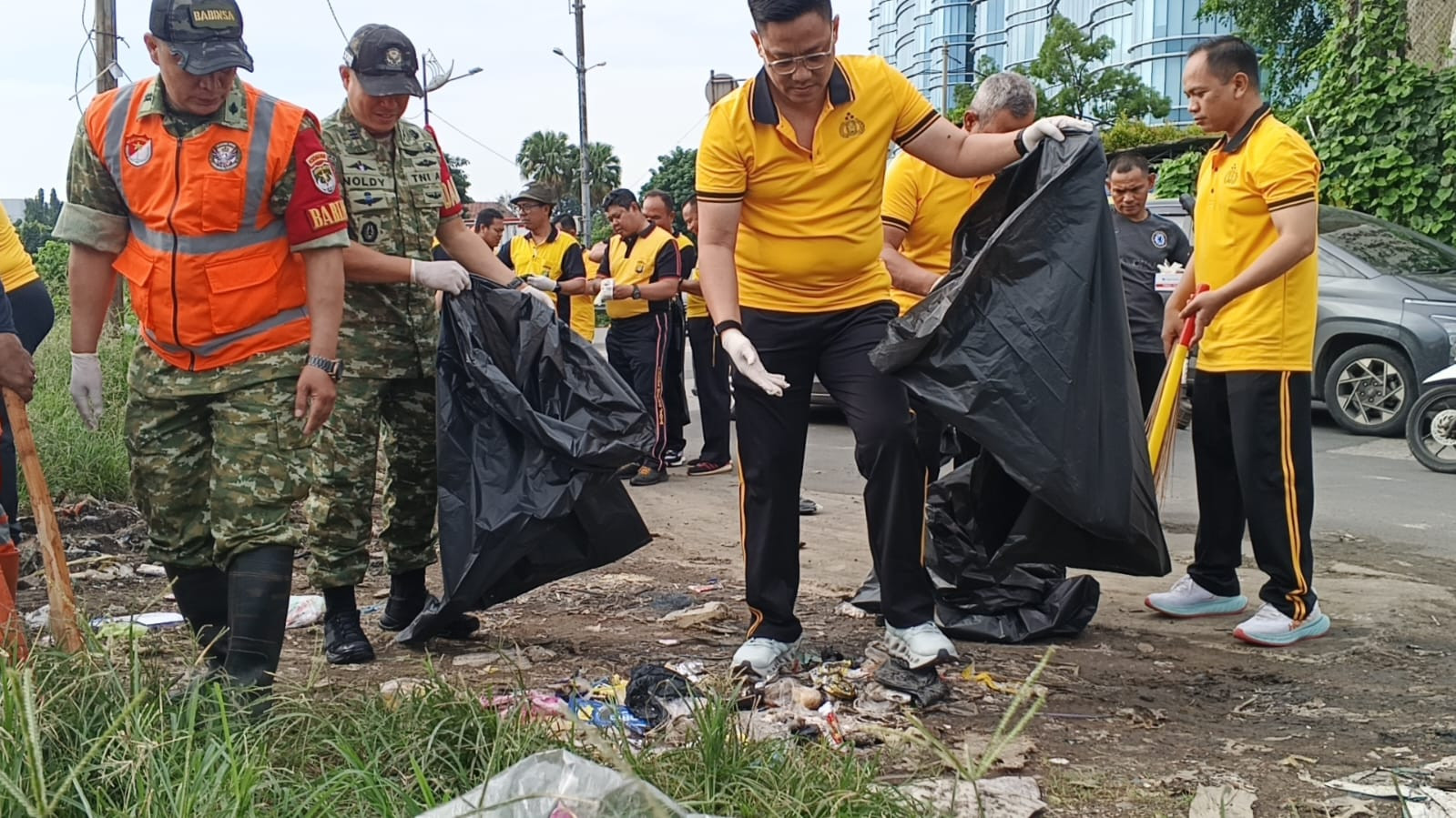 Polsek Metro Penjaringan Gelar Apel Jum’at Bersih, Wujudkan Gerakan Indonesia Asri Bersama Tiga Pilar