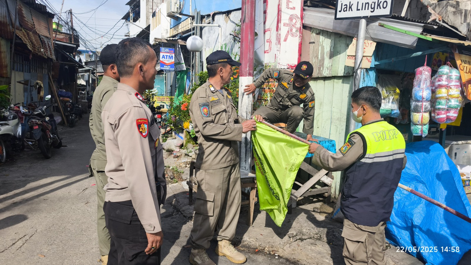 Polsek Pademangan Tertibkan Pungli dan Atribut Ormas dalam Operasi Berantas Jaya 2025