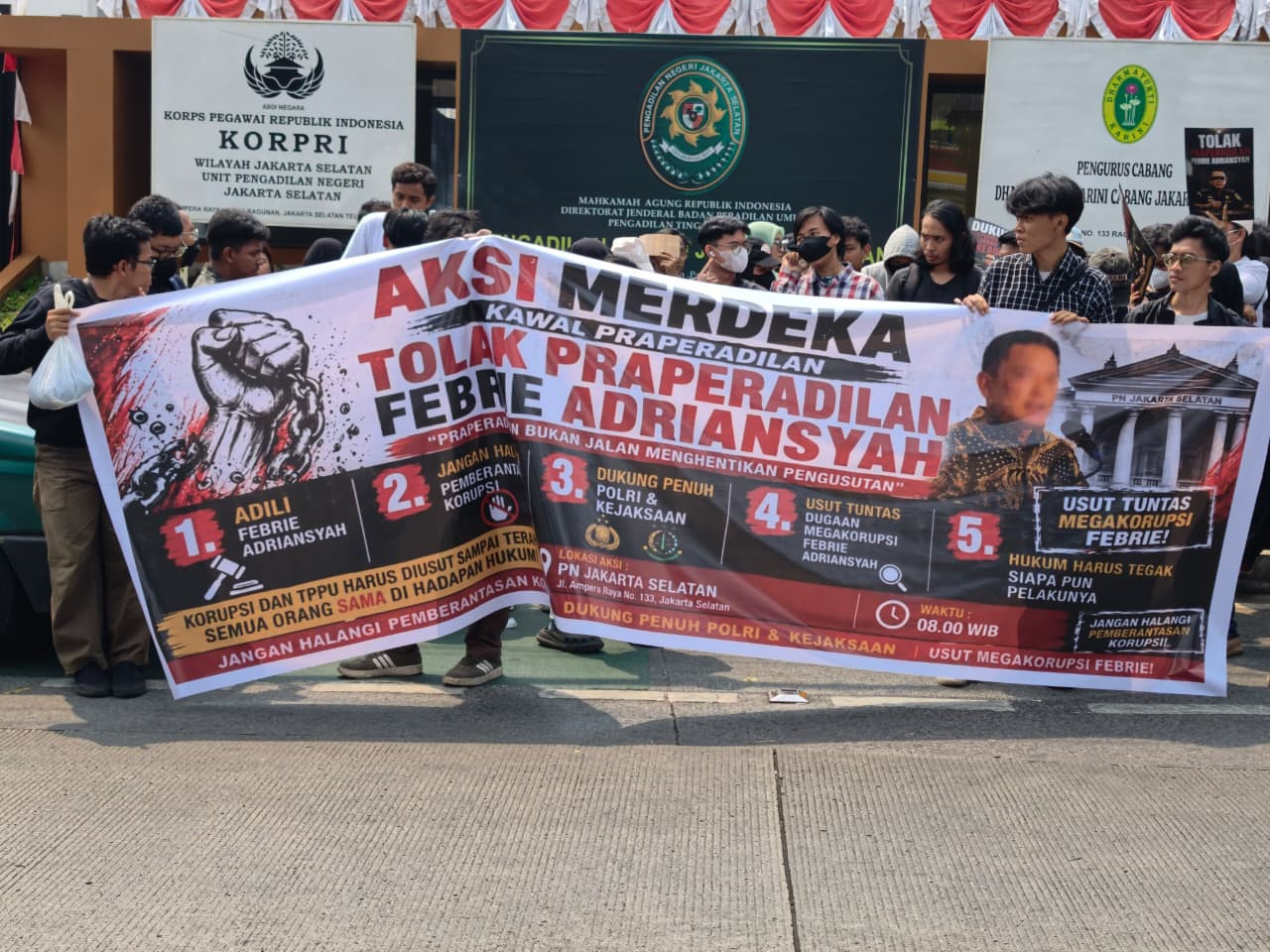 Massa Sampaikan Aspirasi di PN Jaksel, Minta Praperadilan Febrie Adriansyah Ditolak