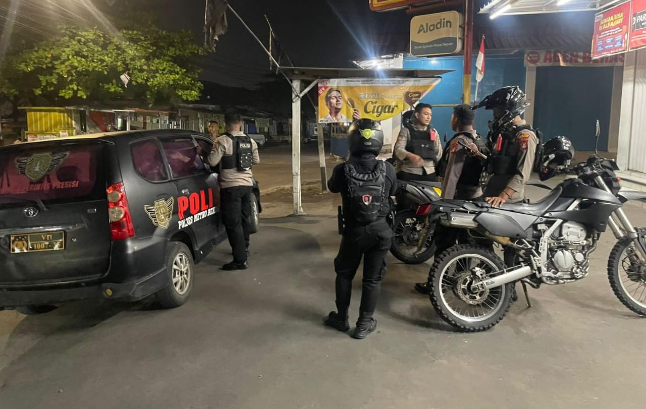 POLRES METRO BEKASI KOTA INTENSIFKAN PATROLI DINI HARI GUNA TEKAN KEJAHATAN JALANAN