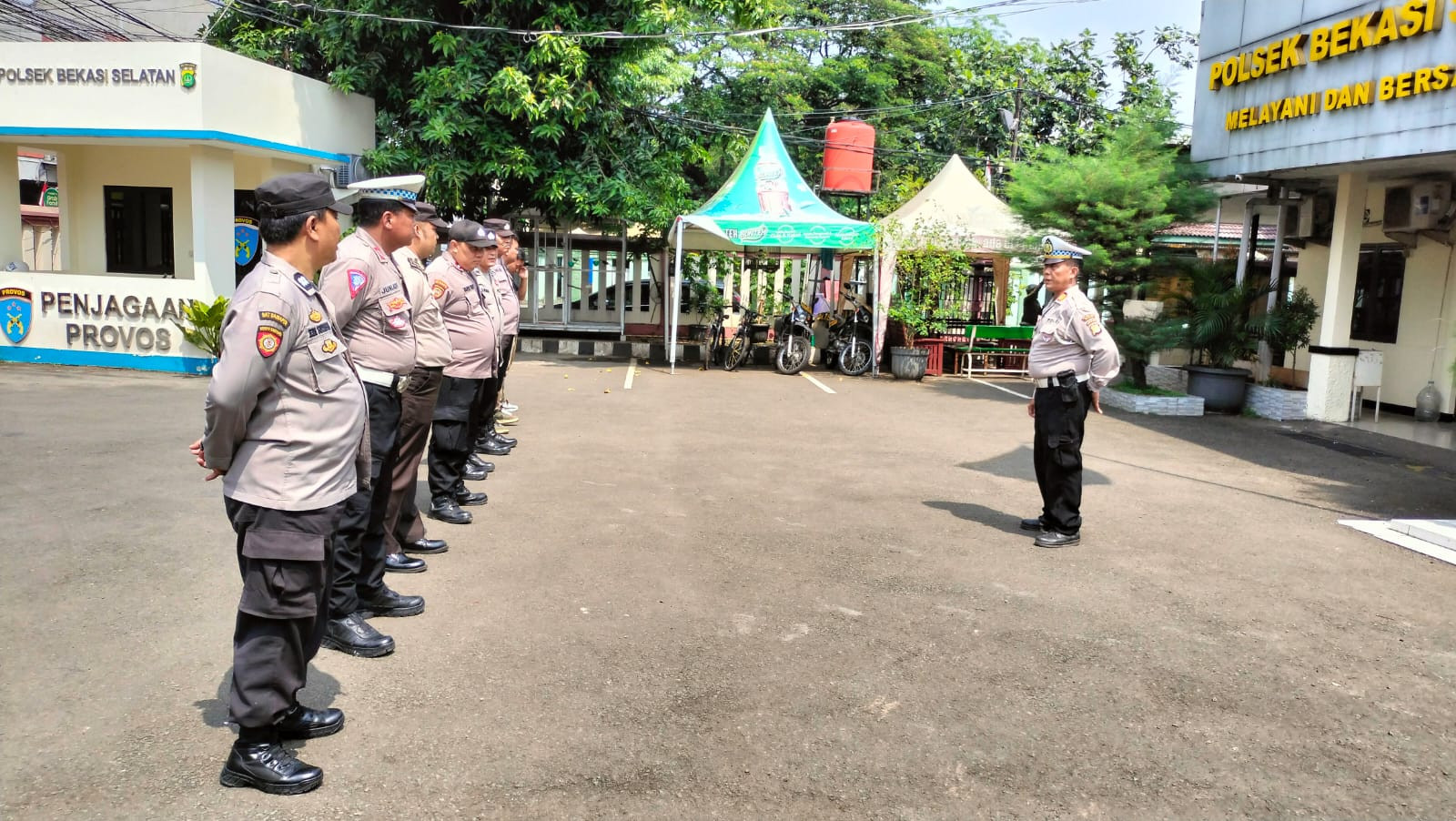Polsek Bekasi Selatan Gelar Apel dan Patroli Kamtibmas di Sejumlah Pusat Keramaian