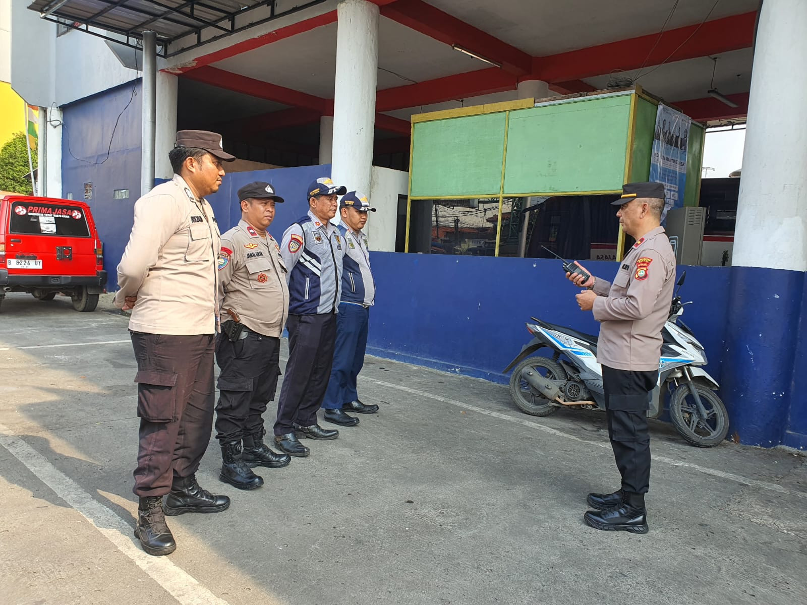 Polsek Rawa Lumbu Gelar Pengamanan di Terminal Induk Kota Bekasi