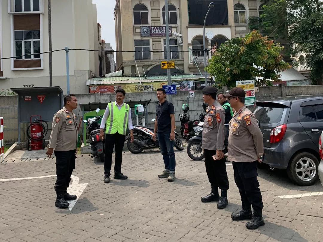 Polsek Bekasi Selatan Gelar Patroli Skala Sedang, Jaga Kondusifitas Wilayah Sentra Ekonomi