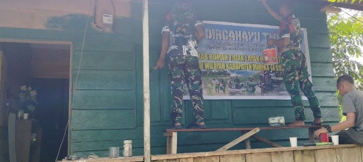 Bantu Warga Kurang Mampu Jelang Peringatan HUT Ke-80 TNI, Kodim 1710/Mimika Perbaiki Rumah Tidak Layak Huni