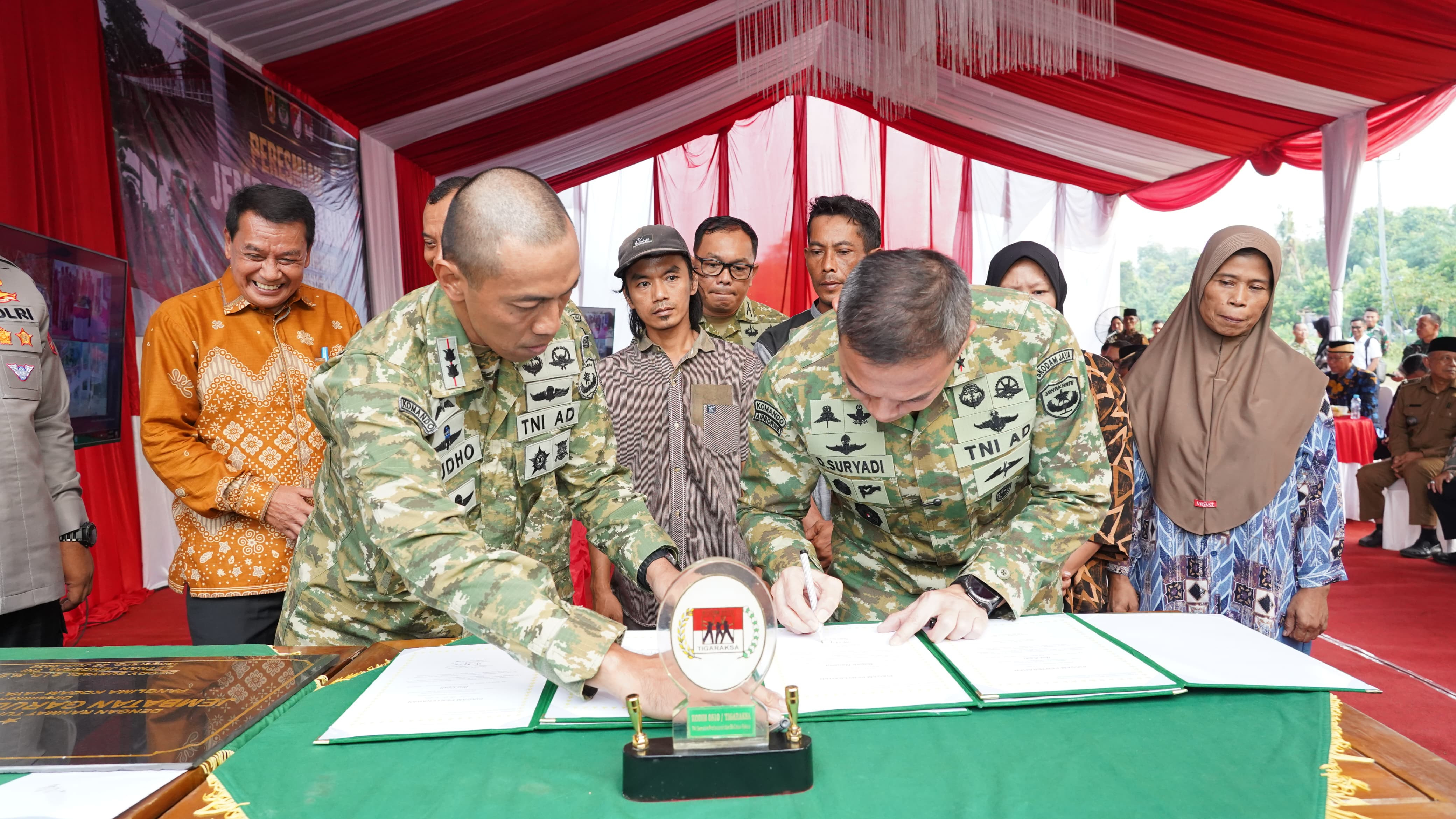 Pangdam Jaya Resmikan Jembatan Gantung Garuda dan Program RTLH di Kabupaten Tangerang, Wujud Kepedulian TNI untuk Masyarakat