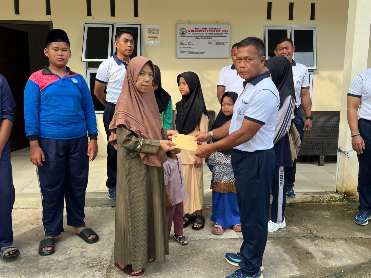 Perwira Lanal Dabo Singkep Laksanakan Kunjungan Sosial Ke Panti Jompo dan Panti Asuhan Doa Bunda