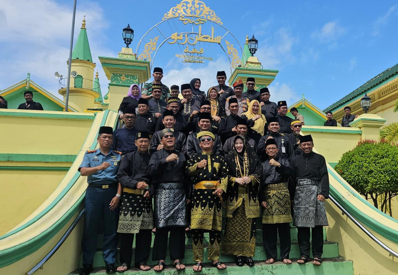 Ziarah Makam Ke Kampung Bahari Nusantara Pulau Penyengat