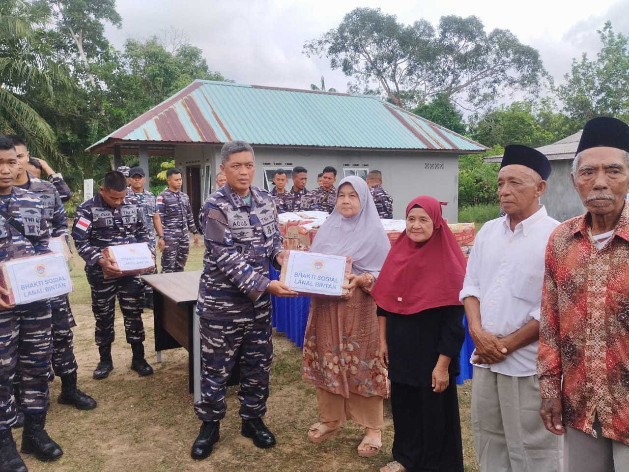 Sambut Tahun Baru 2025, Lanal Bintan Selenggarakan Baksos Terhadap Masyarakat Pesisir