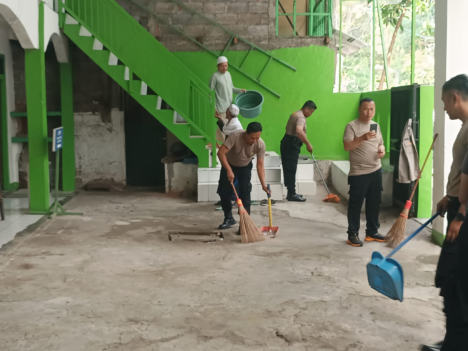 Polsek Kelapa Gading Gelar Bakti Religi di Masjid Al Muhajirin Sambut Hari Bhayangkara ke-79