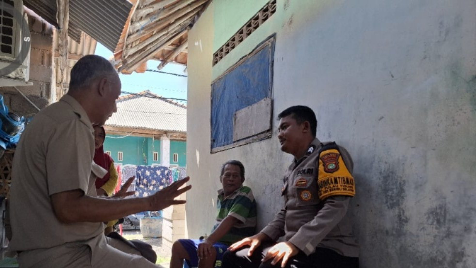 Bhabinkamtibmas Pulau Tidung Ajak Tokoh Masyarakat Perangi Premanisme dan Judi Online