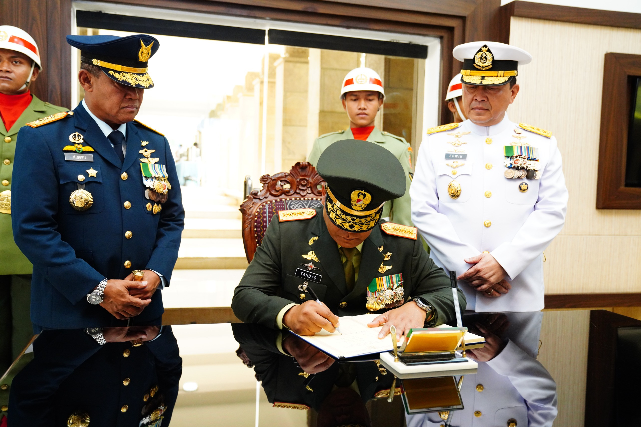 Wakil Panglima TNI Pimpin Ziarah Nasional HUT Ke-81 TNI, Teladani Semangat Juang Para Pahlawan