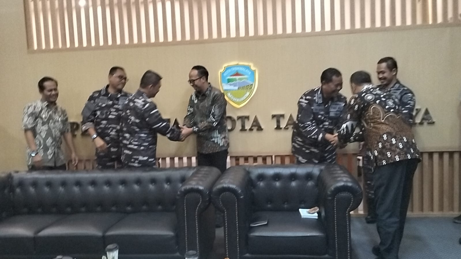 Pererat Silaturahmi, Komandan Lanal Bandung Dampingi Aspotmar Pangkoarmada RI CC Ke Walikota Tasikmalaya