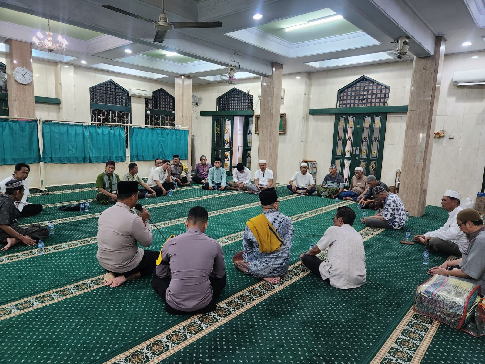 Polsek Johar Baru Amankan Pemilihan Ketua DKM Masjid Al Isro, Situasi Berjalan Kondusif