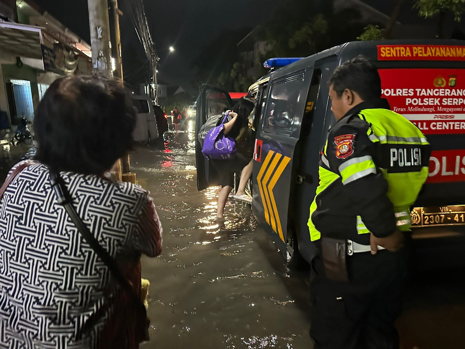 Polres Tangsel Gerak Cepat Tanggapi Banjir: Polri Hadir Untuk Masyarakat