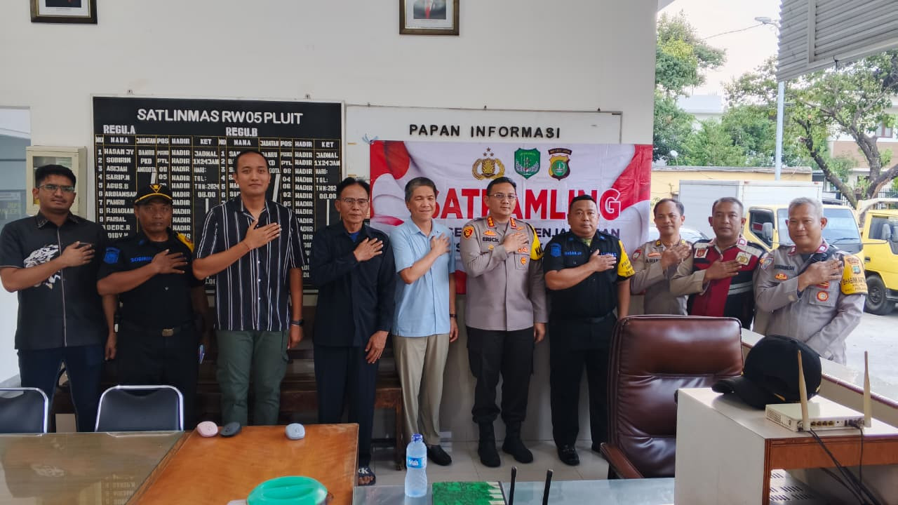 Kapolres Metro Jakarta Utara Kunjungi Pos Satkamling RW 05 Pluit, Ajak Warga Aktif Jaga Kamtibmas Lewat Ngopi Kamtibmas