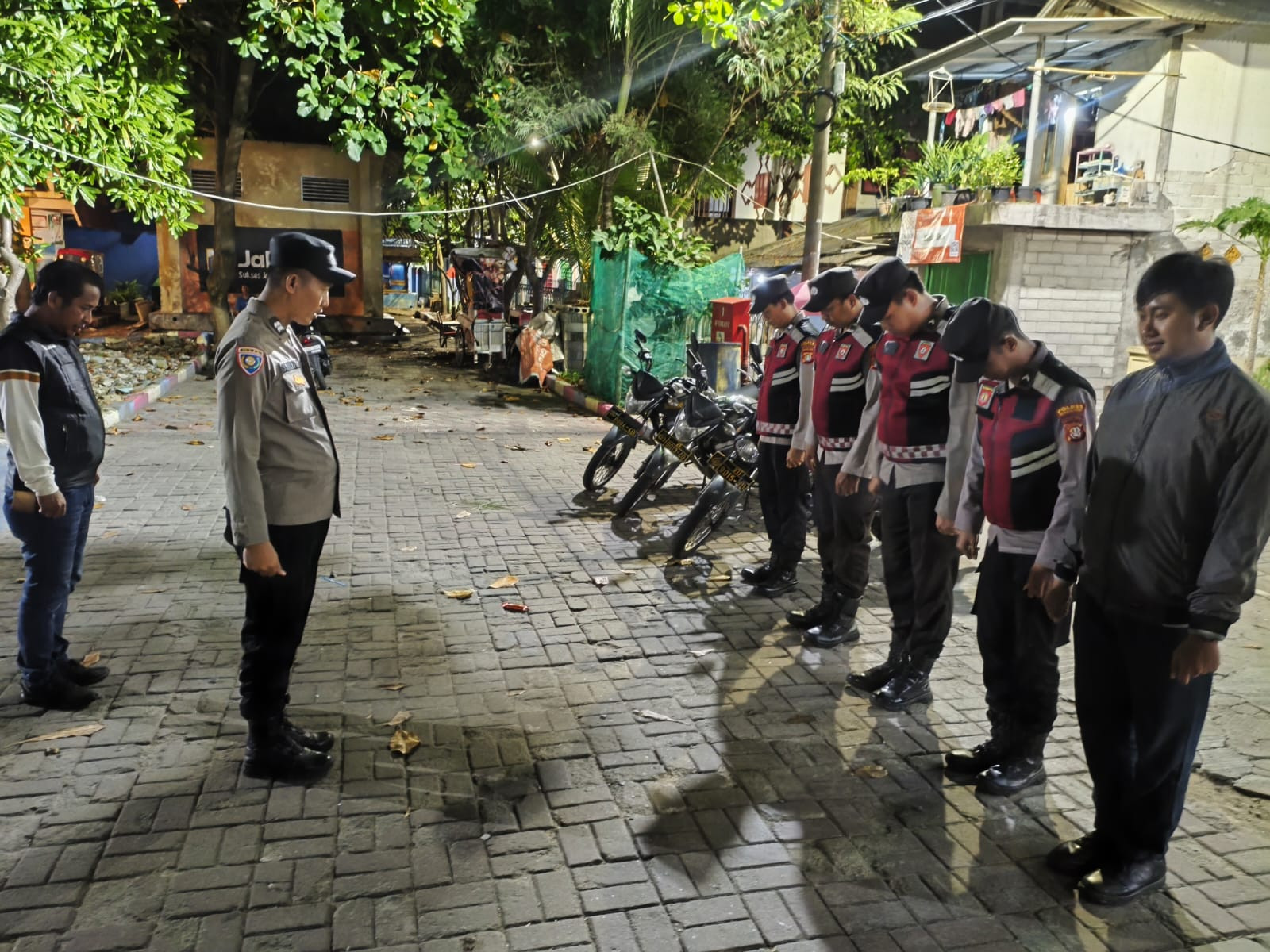 Polsek Kepulauan Seribu Utara Gelar Patroli Gabungan TNI-Polri dan Potmas, Antisipasi 3C dan Kejahatan Jalanan serta Sosialisasikan 110