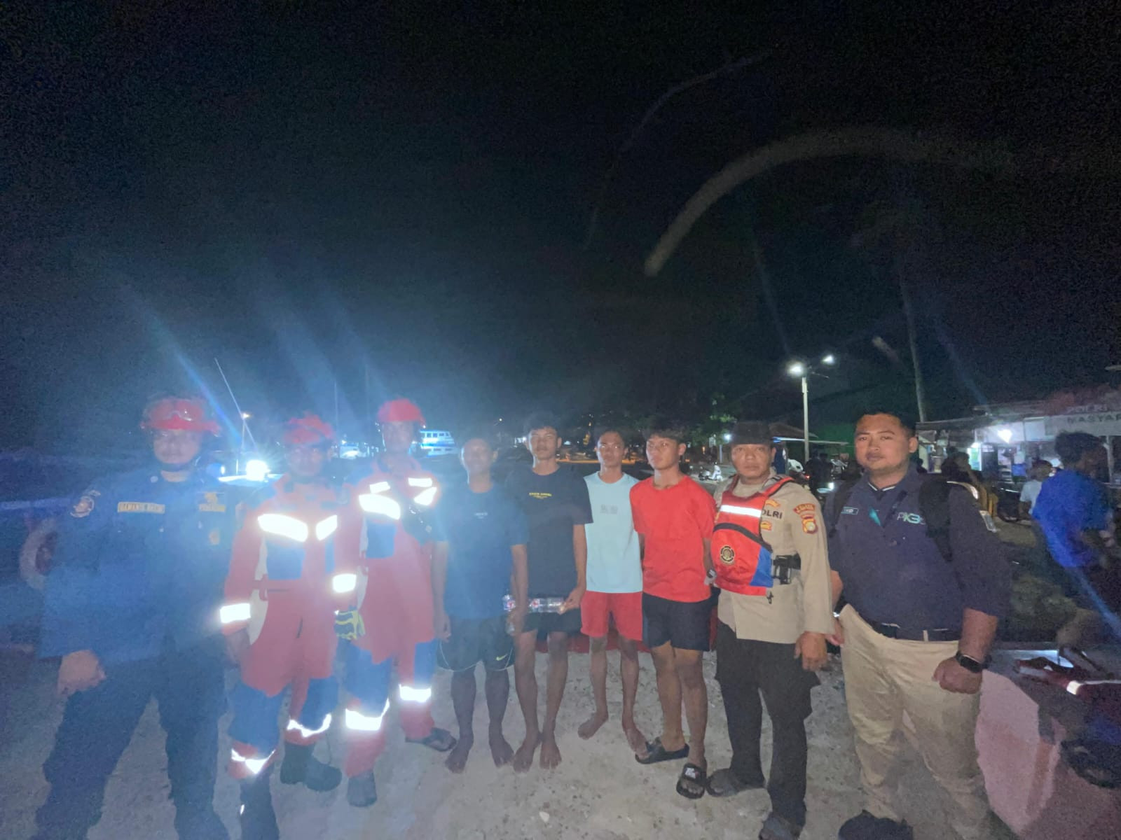 Aksi Heroik Polisi dan Damkar Evakuasi Empat Remaja Terjebak di Perairan Pulau Tikus, Kepulauan Seribu Selatan
