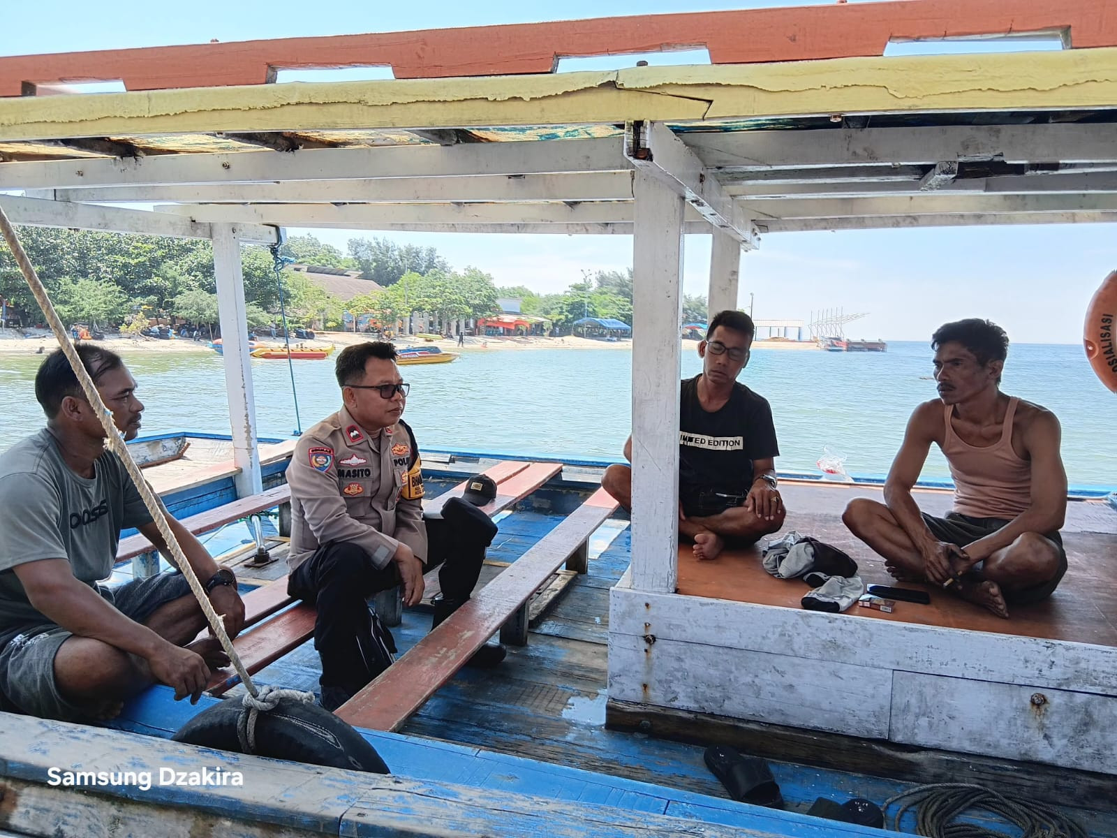 Bhabinkamtibmas Pulau Untung Jawa Sosialisasikan Layanan Polri 110 kepada Warga