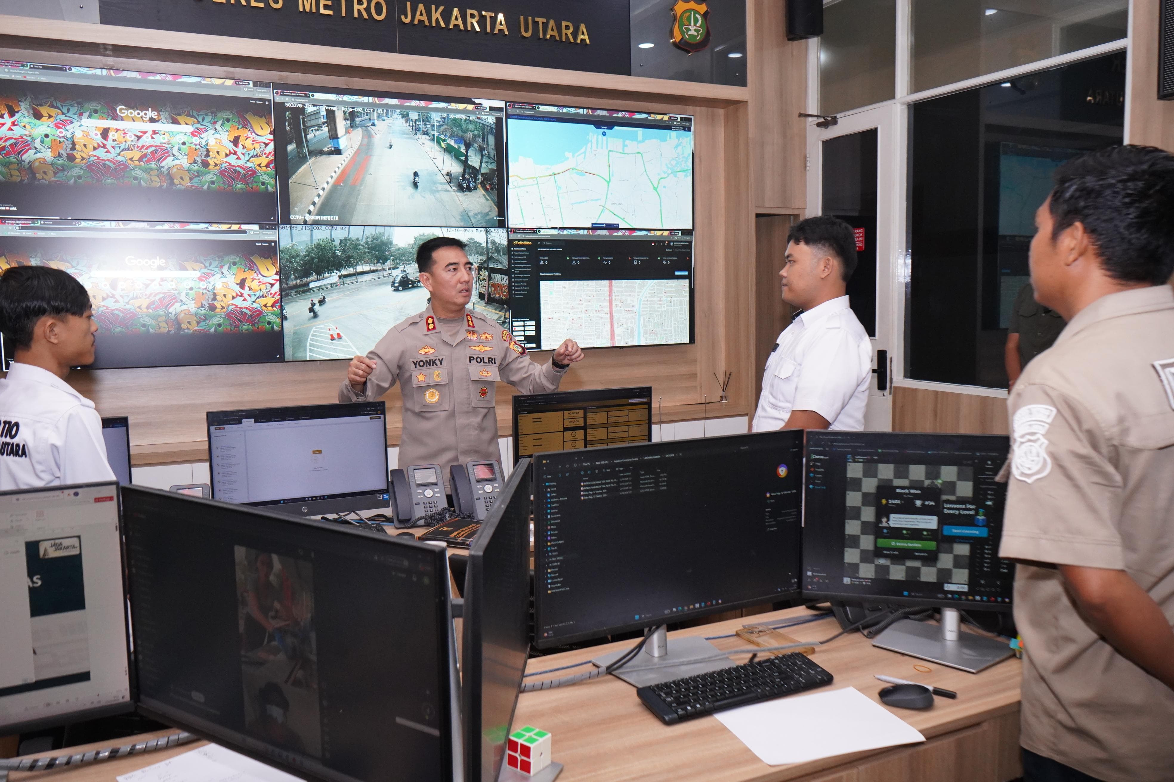 Respons Cepat Polisi 110, Wakapolres Metro Jakut Pastikan Command Center Siaga