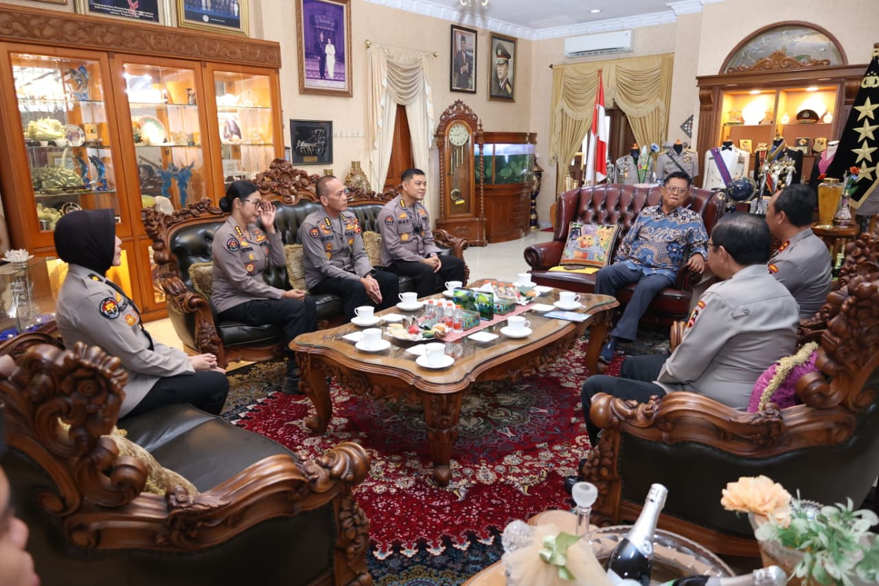 Jajaran Divhumas Polri Laksanakan Anjangsana ke Jend. Pol (Purn) Da'i Bachtiar